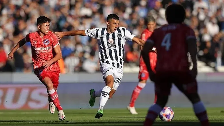 Ulises Ortegoza está a nada de sumarse al Chile de Ricardo Gareca. Foto: Getty Images.