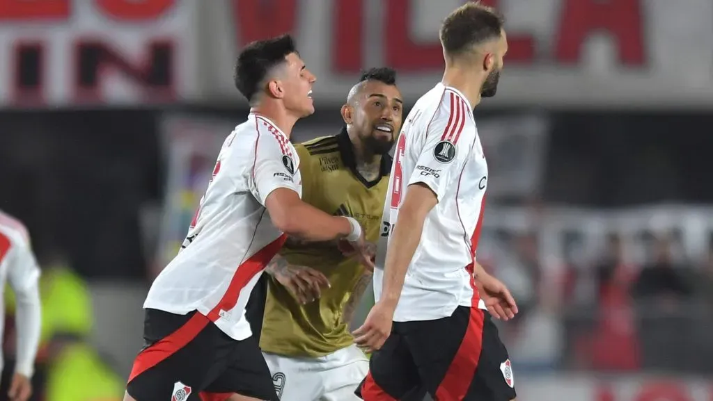 Arturo Vidal fue pifiado por todos los hinchas de River Plate y la prensa le dedicó varios minutos en la TV argentina, pero para Diego Rivarola no ha sido así. Foto: Photosport.
