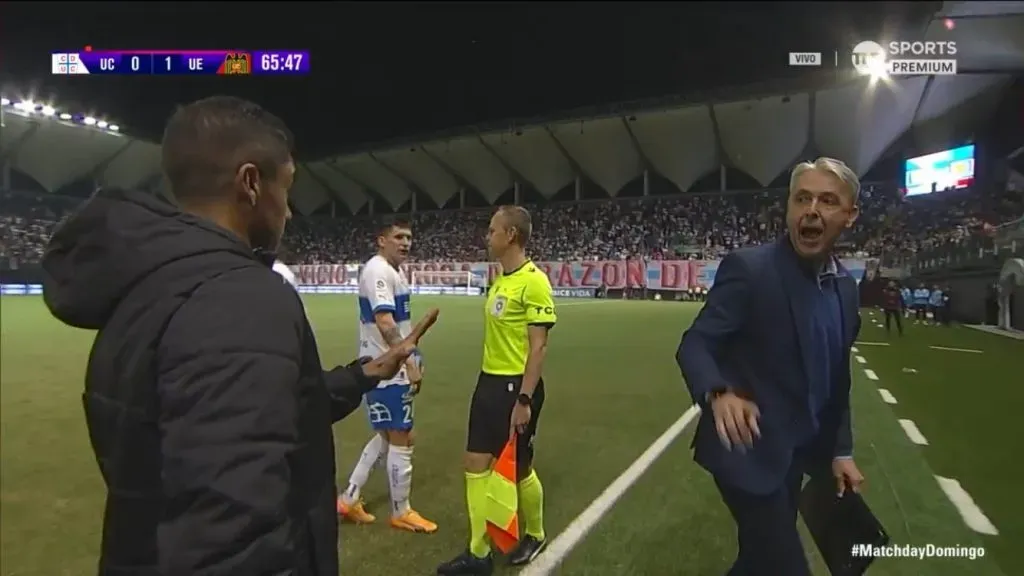 Nunes muy enojado con los árbitros en el partido de la UC ante Unión Española