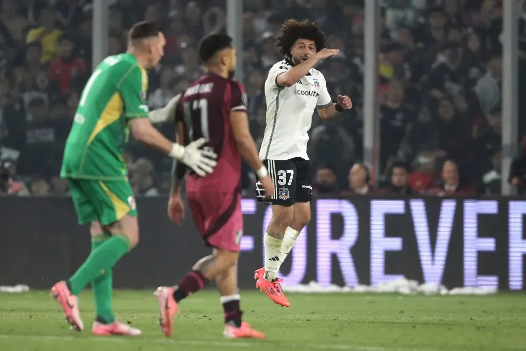 Maximiliano Falcón puede pagar muy cara su expulsión en Colo Colo en la llave contra River Plate. Foto: Photosport.