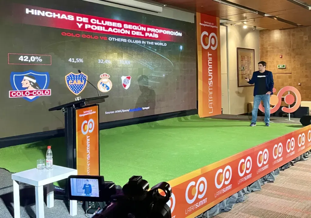 Samuel Pérez expone sobre Blanco y Negro en el Go Latam Summit. (Foto: Agencia VS).