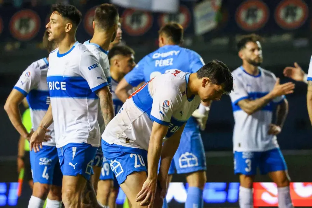 Universidad Católica enfrentará a Colo Colo sin dos titulares tras ser expulsados contra Unión Española. Foto: Photosport.