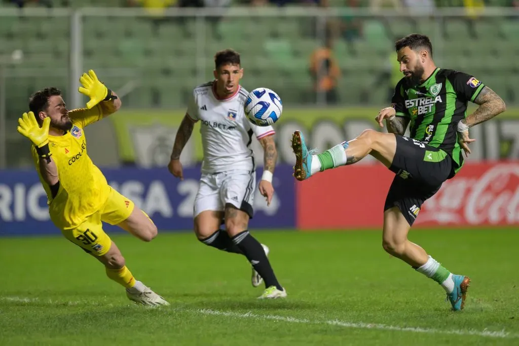 Gonzalo Mastriani marca uno de los goles del América MG en esa pesadilla. (Imago).