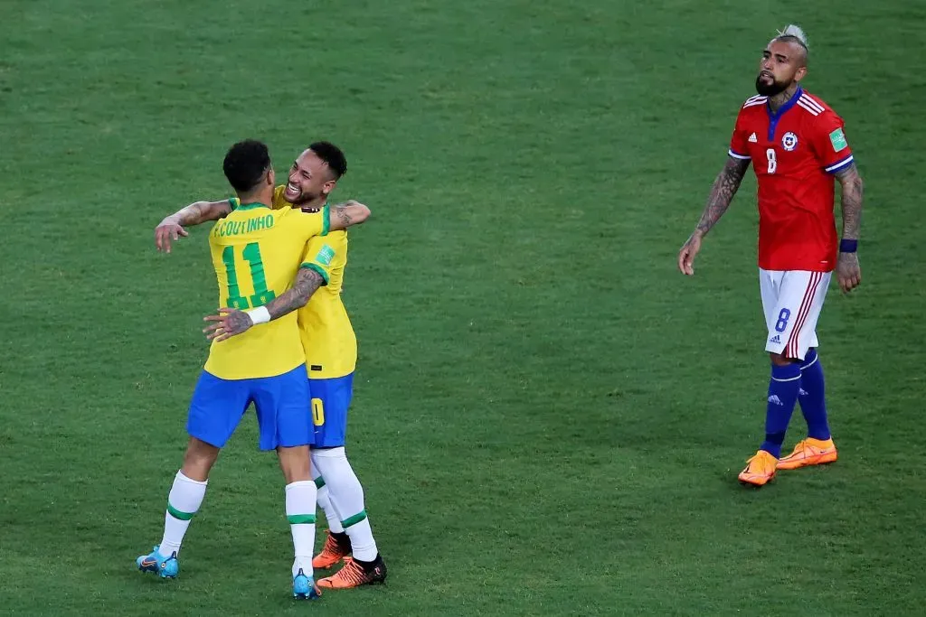 En Brasil le tocan la oreja a Arturo Vidal después de su cruce con Ricardo Gareca. Foto: Photosport.