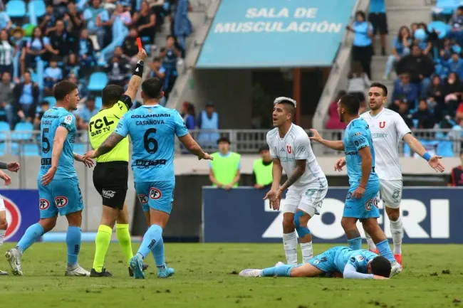La expulsión de Piero Maza a Lea Fernández fue tema de debate tras la derrota de la U ante Iquique. | Foto: Photosport.