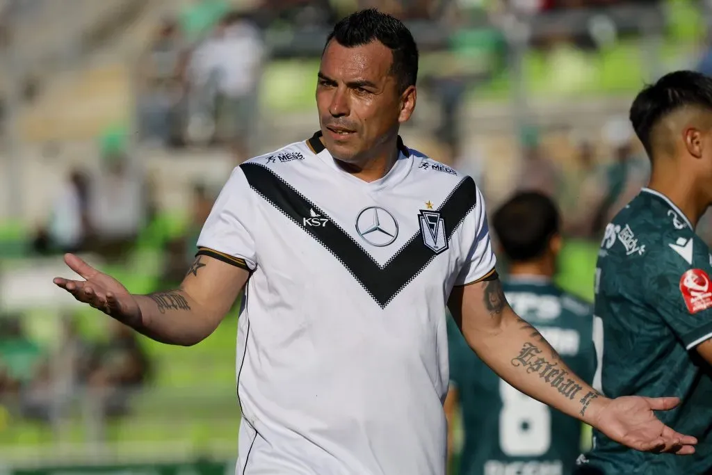 Esteban Paredes amargó a Jaime García. Foto: Andres Pina/Photosport