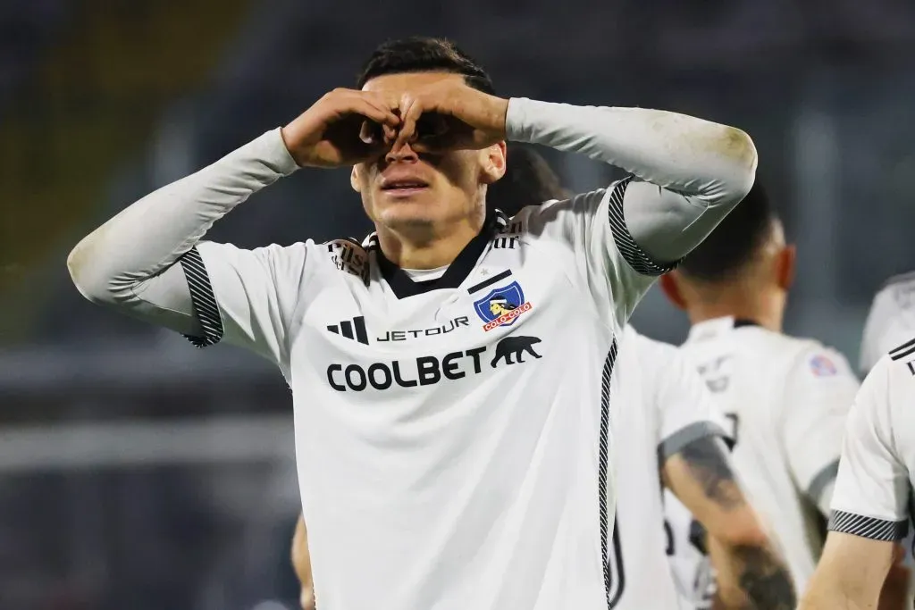 Lucas Cepeda celebra uno de sus goles en Colo Colo. (Marcelo Hernandez/Photosport).