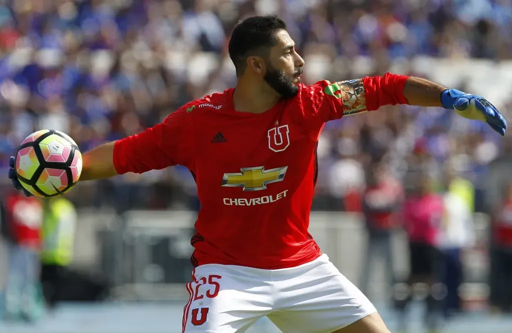 Johnny Herrera siempre puso a la U por sobre la selección chilena. | Foto: Photosport.