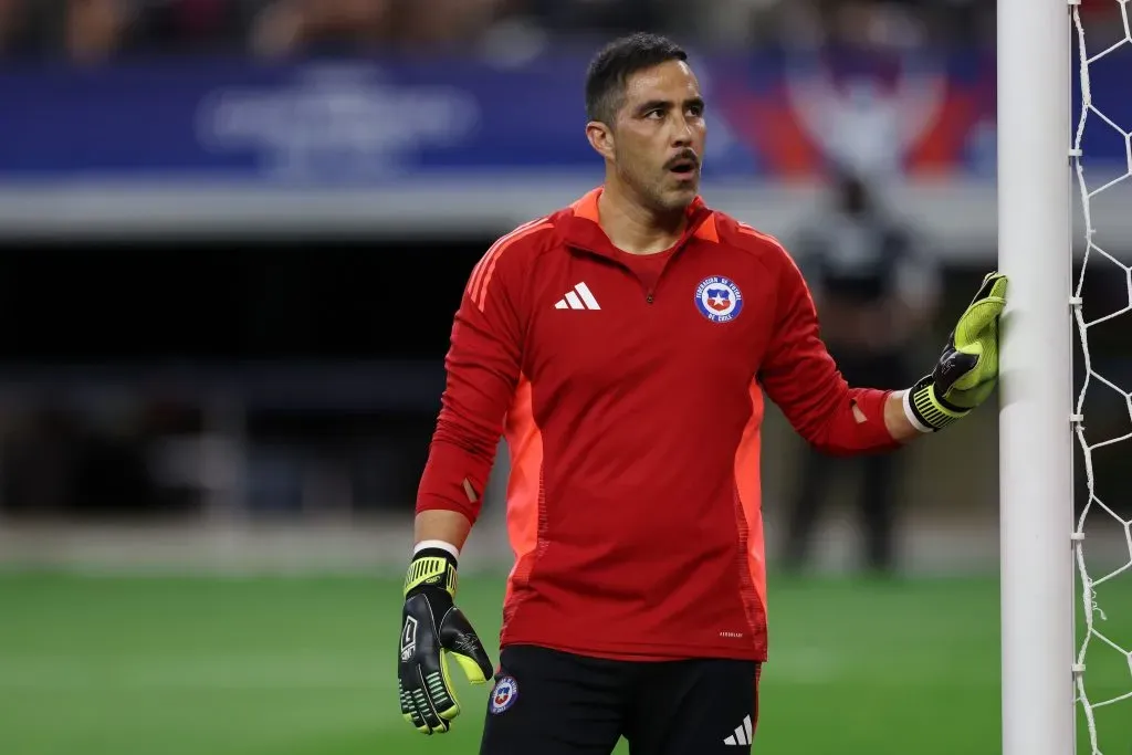 Fabián Estay no tiene dudas en elegir a Claudio Bravo como el mejor de la historia. | Foto: Getty Images.