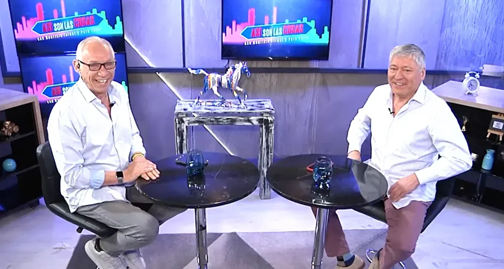 Pato Yáñez le tira la talla a Mauricio Israel.