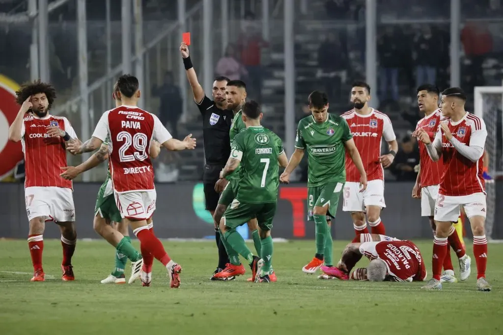 El árbitro Juan Lara se dio cuenta después del partido del robo de sus celulares en el Monumental
