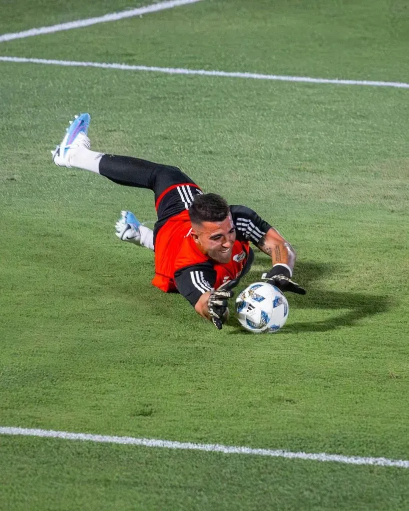 Gabriel Degenhardt en acción durante una práctica de River Plate. (Captura Instagram).