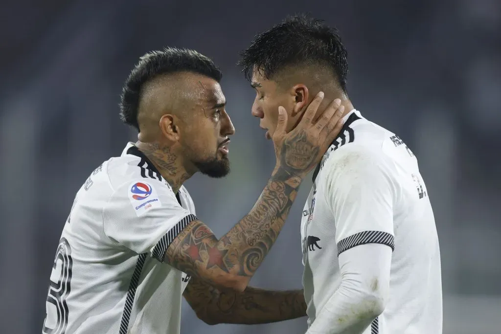 Arturo Vidal y un diálogo con Damián Pizarro. (Felipe Zanca /Photosport).