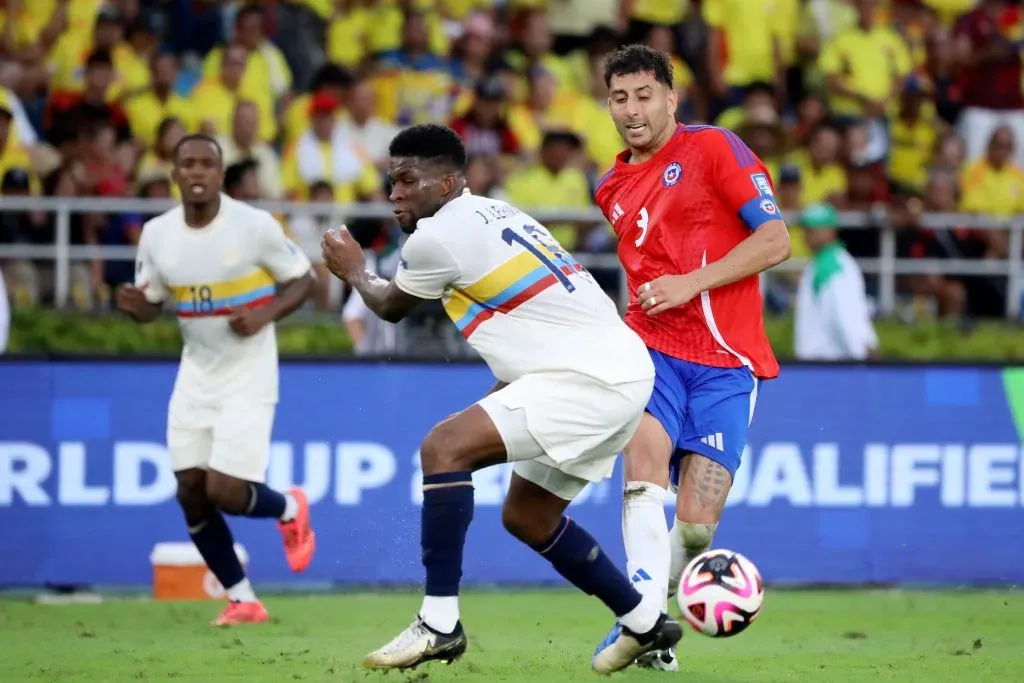Maripán en acción ante Jefferson Lerma. (Vizzor image/Photosport).