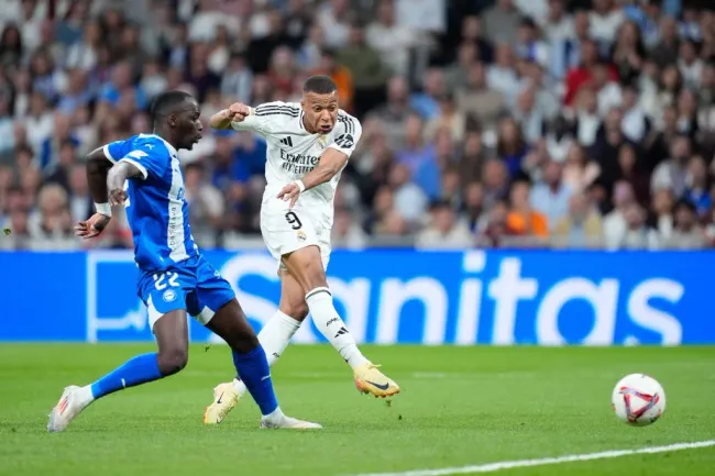 Kylian Mbappé en acción por el Real Madrid. (Foto: Óscar Barroso | Imago).