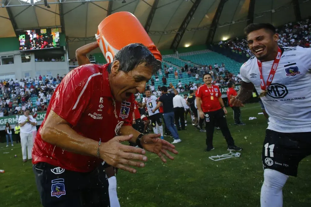 Mario Salas celebrando la Copa Chile 2019 con Marcos Bolados. Imagen: Photosport.