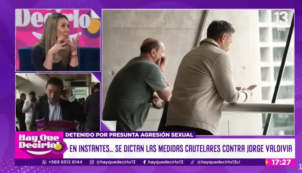 Mauricio Valenzuela con Claudio Valdivia en la formalización de Jorge Valdivia. (Captura Canal 13).