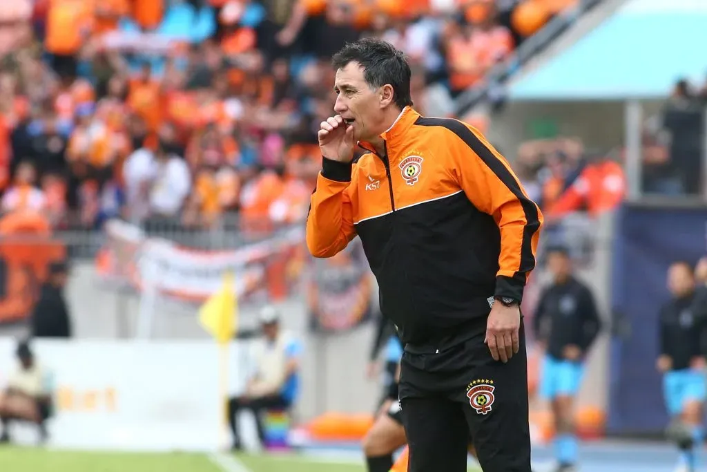 César Bravo lleva dos encuentros dirigidos en Cobreloa, con un triunfo y una derrota. | Foto: Photosport.