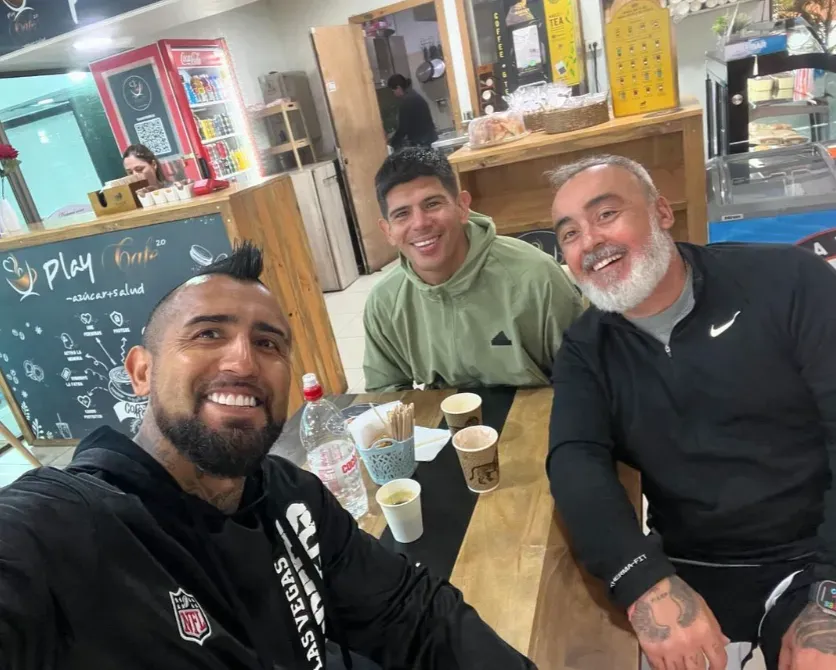 Arturo Vidal, Juan Ramírez y Esteban Pavez juntos luego de una jornada de entrenamiento. (Captura Instagram).