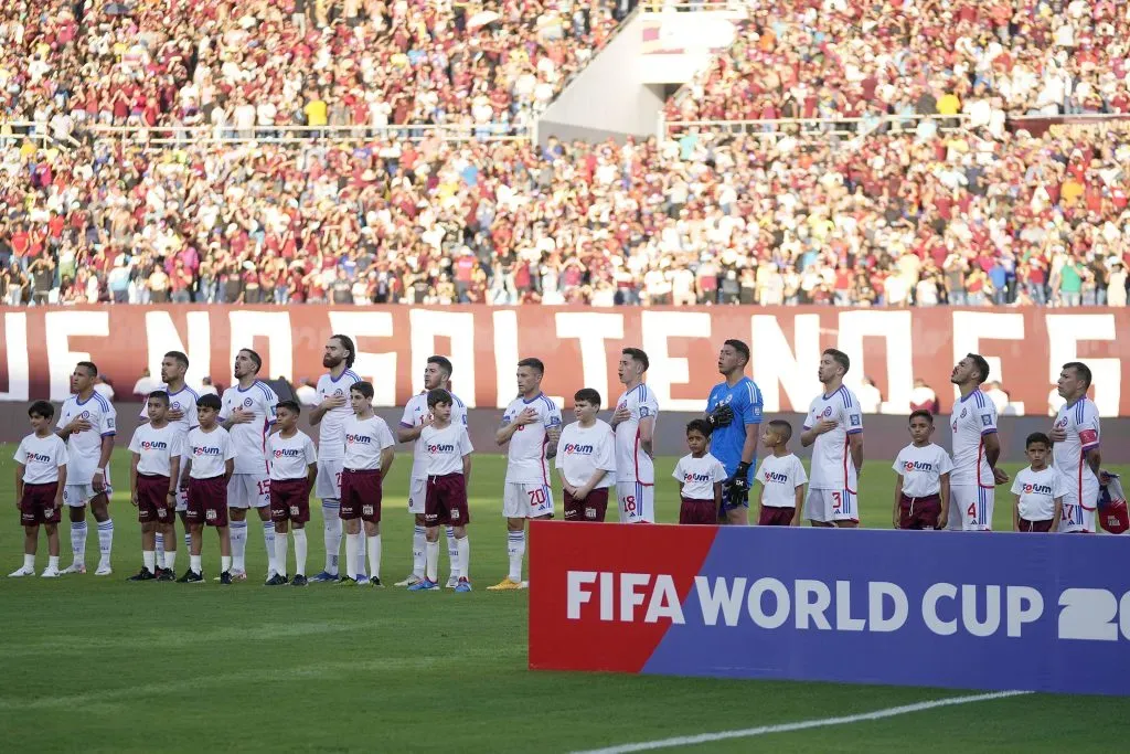 Chile enfrentará a Venezuela perdiendo dos de sus sectores más emblemáticos para dárselos a la barra rival. Foto: Photosport.