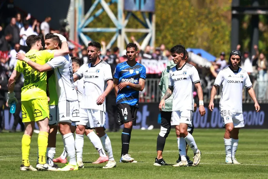El partido entre Huachipato y Colo Colo se sigue jugando. Foto: Eduardo Fortes/Photosport