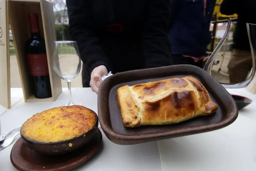Pastel de choclo y empanada de un kilo de Pomaire