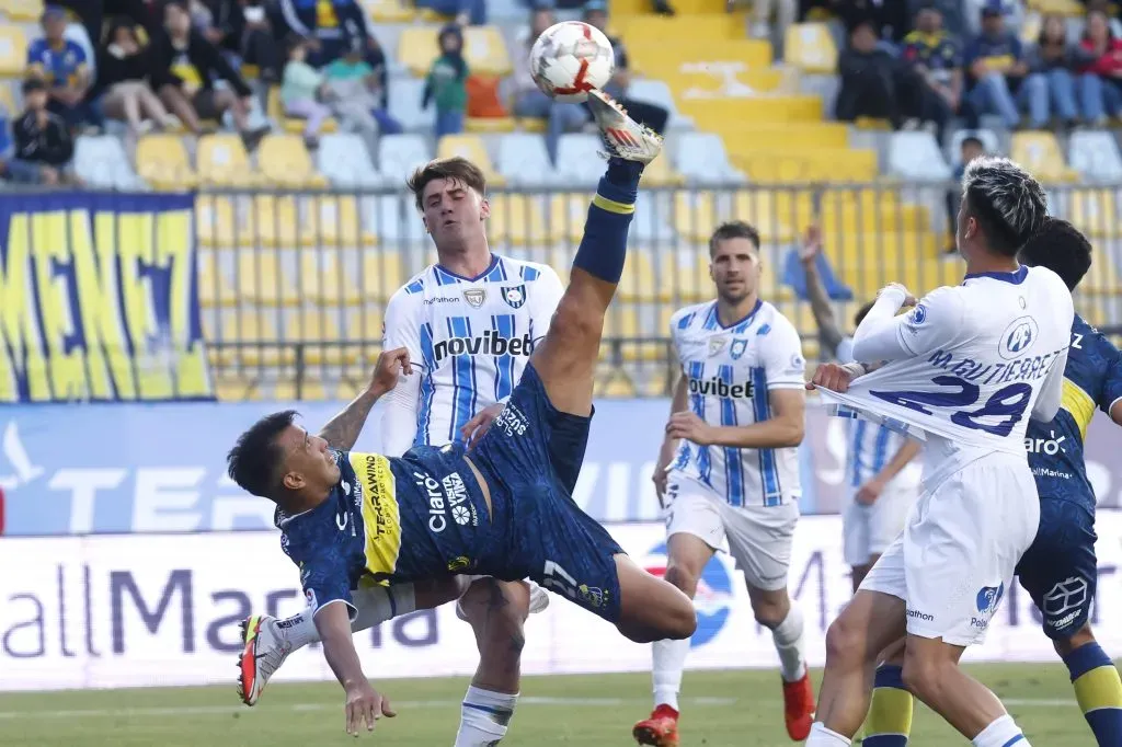 Rodrigo Contreras es la gran figura de Everton. Foto: Sebastian Cisternas/Photosport