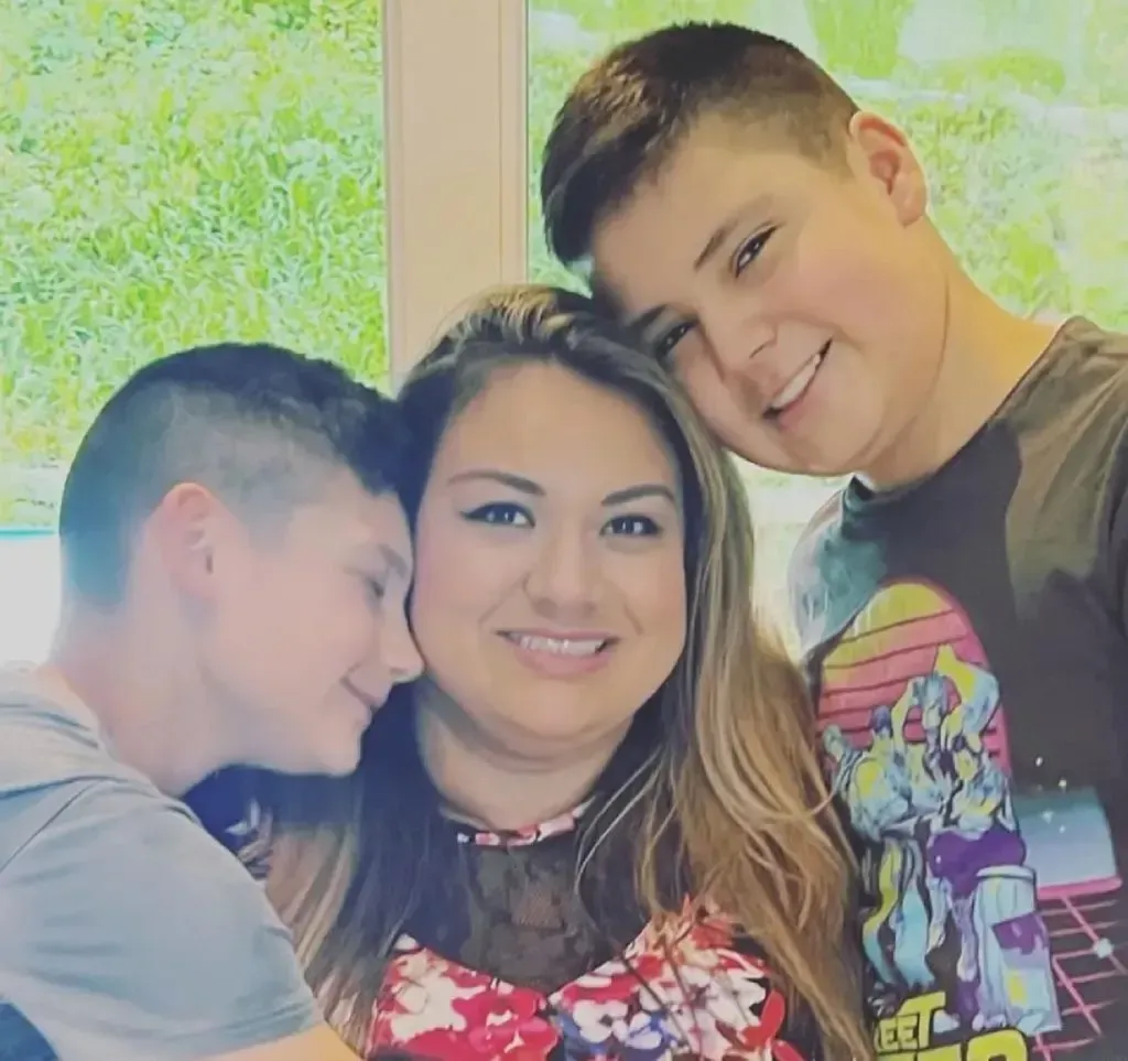 Novia e hijos de Fernando Jiménez Meza.