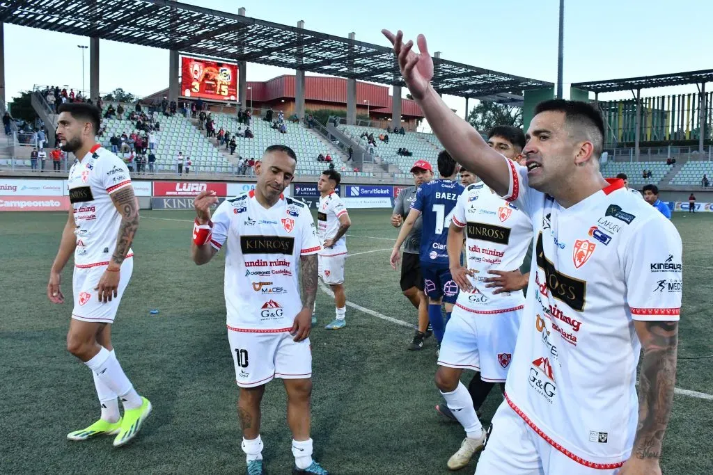 Copiapó vs Colo Colo se juega en el Luis Valenzuela Hermosilla, con aforo reducido e hinchada visitante | Photosport