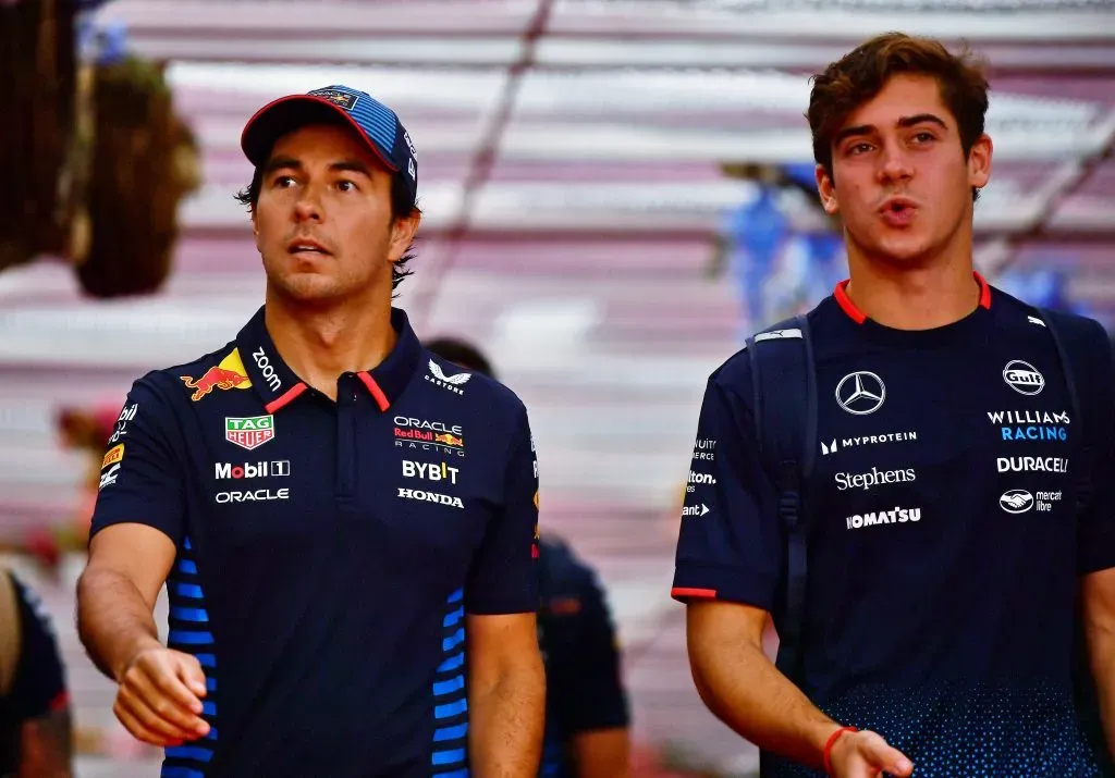 Sergio Pérez y Franco Colapinto. (James Sutton/Getty Images).