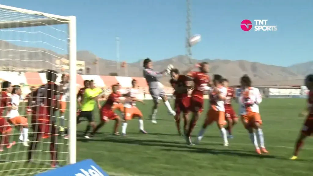 El recordado gol de Ezequiel Medrán a La Serena con la camiseta de Cobresal. (Captura TNT Sports).