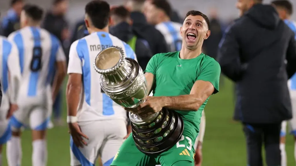 Hijo de Maradona sueña con ser como el Dibu Martínez