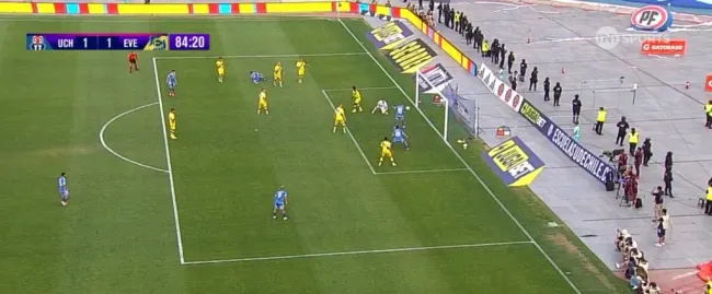 Otro de los ángulos de la ocasión fallada por Palacios. (Captura TNT Sports).