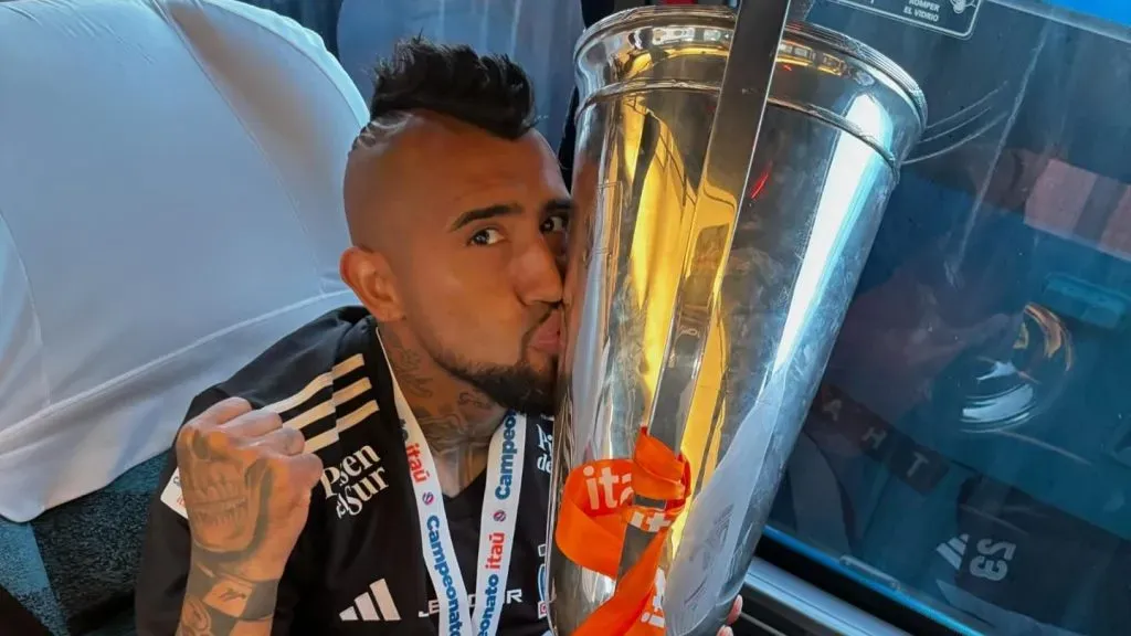 Arturo Vidal vuelve a la selección chilena tras salir campeón con Colo Colo.
