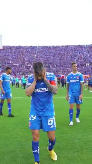 Charles Aránguiz en el Nacional. (Captura TNT Sports).