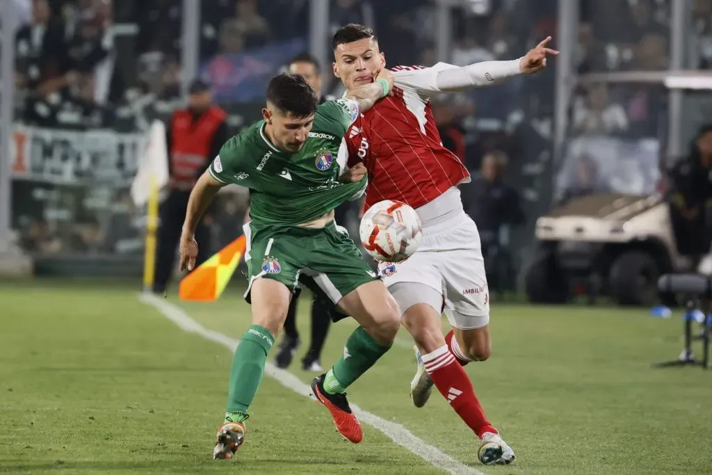 Nicolás Fernández se acerca a la U. Foto: Dragomir Yankovic/Photosport