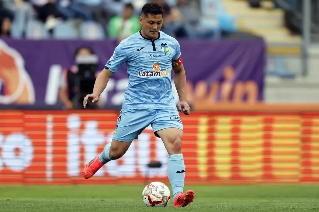 Juan Fuentes en acción por O’Higgins. (Andres Pina/Photosport).