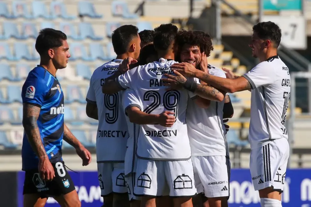 Colo Colo cambia de camiseta. Foto: Jonnathan Oyarzun/Photosport
