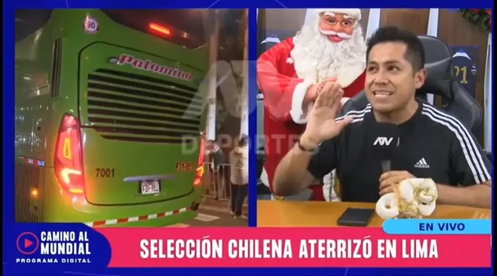 El bus verde que recibió a Gareca en Lima. Imagen: ATV Deportes.