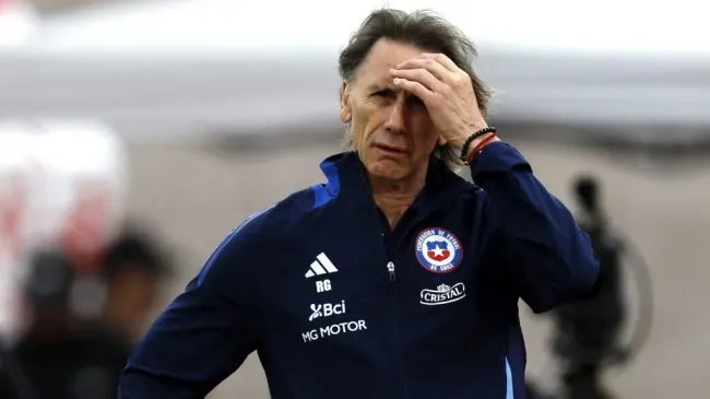 Ricardo Gareca vive una pesadilla con sus cábalas en Perú. Foto: Photosport.
