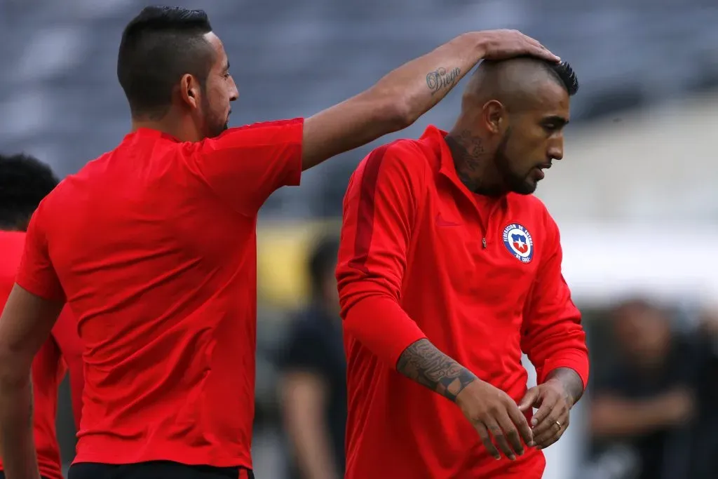 Vidal y Mauricio Isla en la Roja de 2016. (Andres Pina/Photosport).
