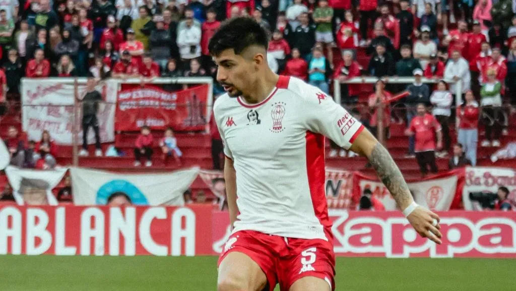 Alarcón marcó golazo por Huracán