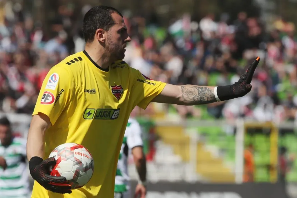 Nicola Pérez, el arquero uruguayo que tiene Ñublense. (Jonnathan Oyarzun/Photosport).
