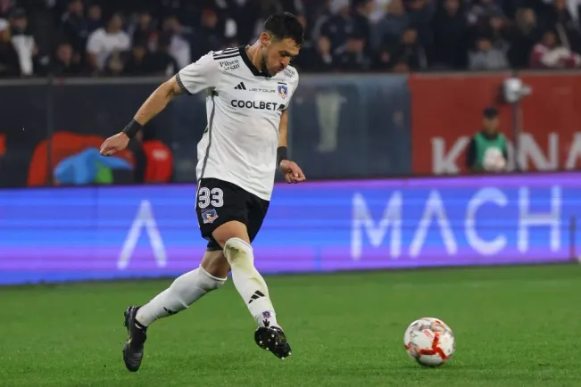 Ramiro González en acción ante Coquimbo Unido. (Marcelo Hernandez/Photosport).