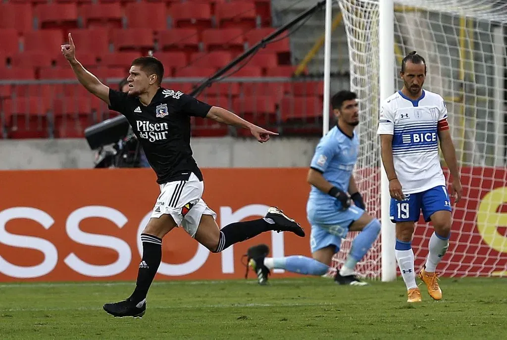 Leonardo Gil celebra el golazo que le anotó a la UC en la Supercopa que los Cruzados ganaron 4-2. (Marcelo Hernandez/Photosport).