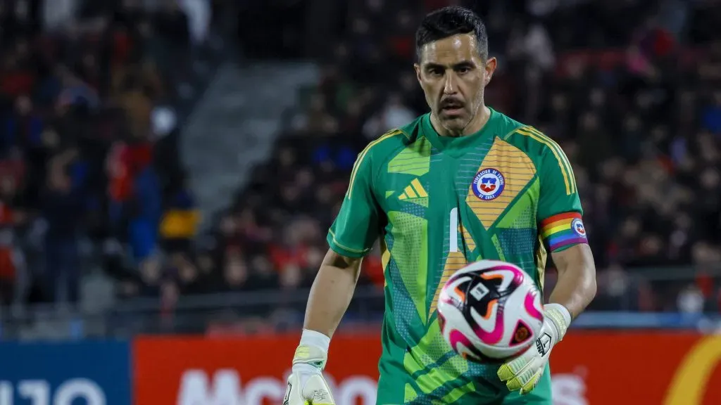 Claudio Bravo es una opción cierta en Colo Colo.