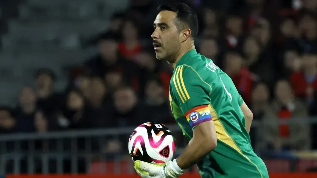 El futuro de Claudio Bravo podría cambiar para salir del retiro y volver a jugar por Colo Colo