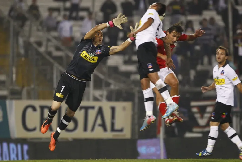 Claudio Bravo podría tener una segunda etapa por Colo Colo si decide salir del retiro. | Foto: Photosport.