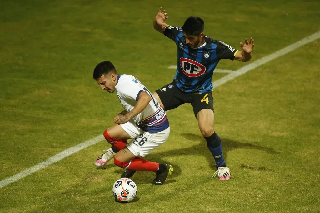 Benjamín Gazzolo en acción frente a San Lorenzo de Almagro. (Foto: Raúl Zamora | Photosport).