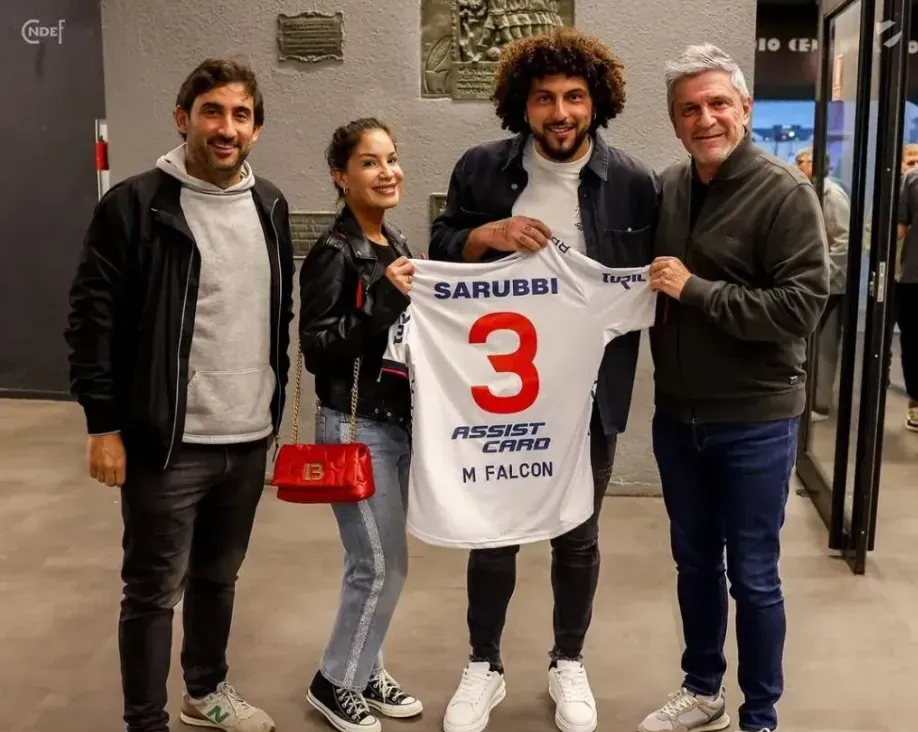 Maxi Falcón con la camiseta de Nacional.